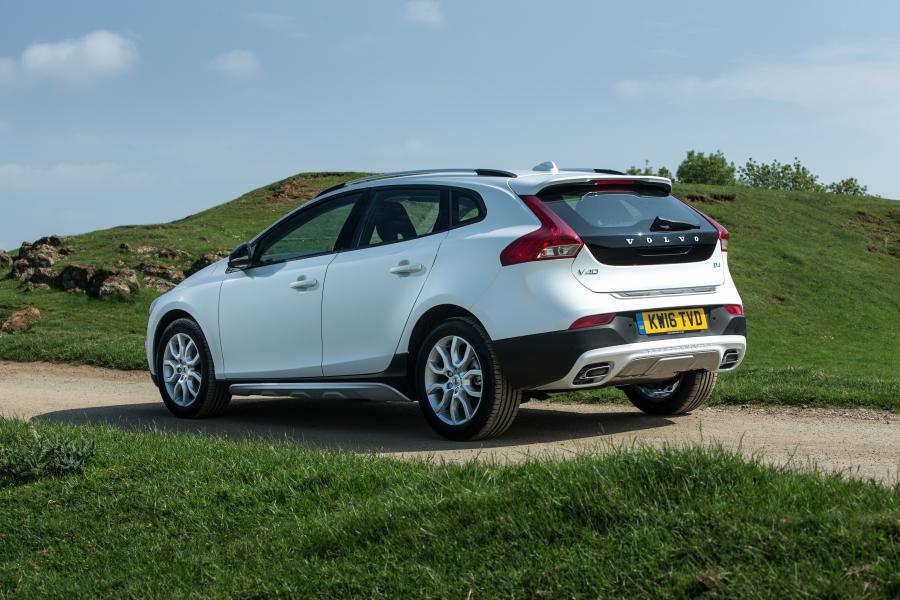  Volvo V40 D4 Cross Country 2016 года  (UK) (фото 18 из 30)